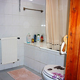 The common bathroom of the rooms No. 2, 3, 4